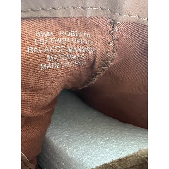 Crown Vintage Brown Leather Pointed Toe Studded Straps Block Heel Ankle Boot 8.5 - Picture 9 of 12